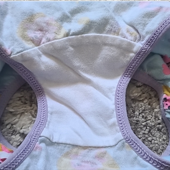 10 for $25 - Pink Fong Baby Shark Girls 2T Underwear (5 pairs) - Picture 9 of 11